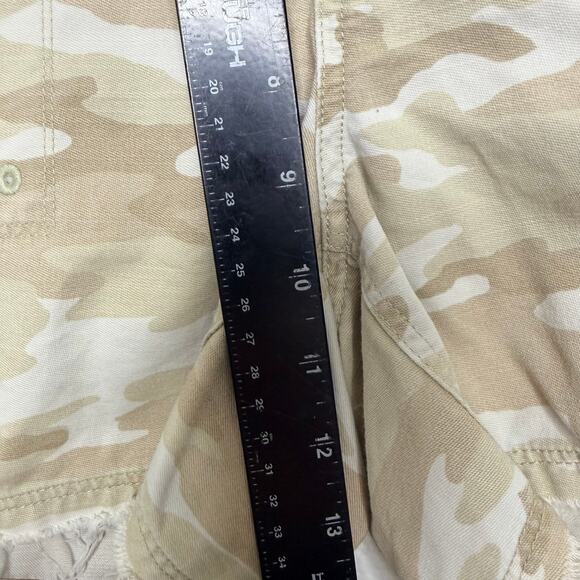 G1 Goods Womens Shorts Size 10 Beige Camo Cargo Cut Off Casual Wear - Picture 4 of 13